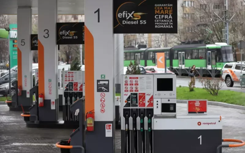 De ce vinde Rompetrol benzina sub 9 lei. Strategia care a dat peste cap piața