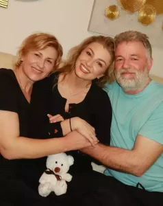 Codruța Filip petrece Paștele alături de familie, după o perioadă dificilă din viața personală