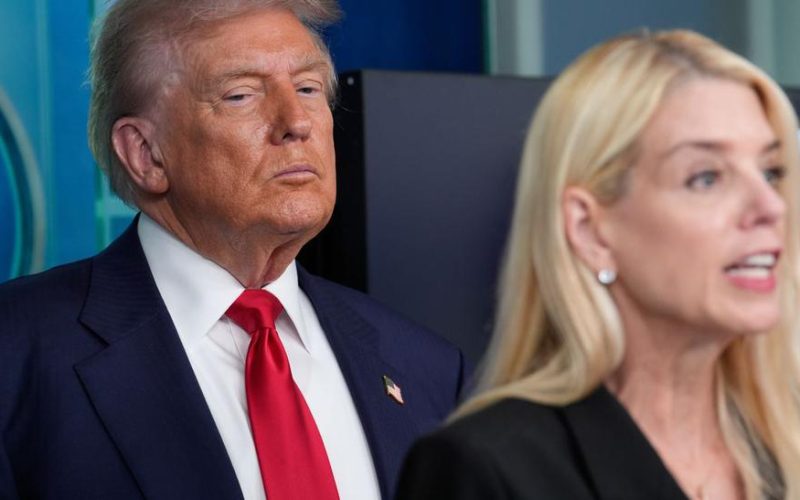 De ce a pierdut Pam Bondi funcția de procuror general. Nemulțumirile lui Trump au dus la demitere