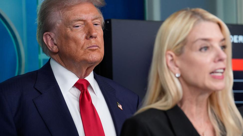 De ce a pierdut Pam Bondi funcția de procuror general. Nemulțumirile lui Trump au dus la demitere