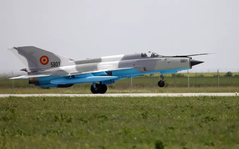 Scandalul kerosenului fals pentru avioanele militare: frații Berendel, acuzați că au pus în pericol MiG-urile României