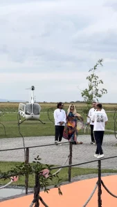 Loredana a surprins pe toată lumea la filmările MasterChef. Artista a sosit cu elicopterul și a povestit peripețiile zborului