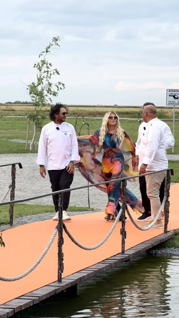 Loredana a surprins pe toată lumea la filmările MasterChef. Artista a sosit cu elicopterul și a povestit peripețiile zborului