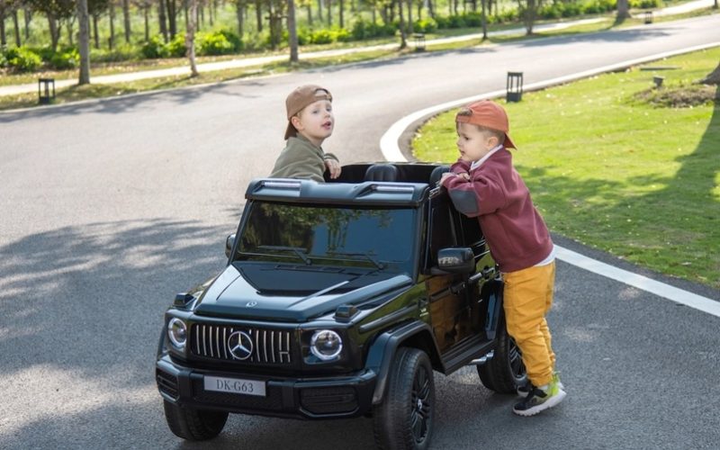 Autokids: avantajele cumpărării dintr-un magazin specializat în vehicule electrice pentru copii