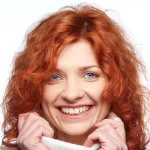 Problemele gingiilor pot evolua în tăcere. Schimbările din gură care ar trebui să te trimită la stomatolog